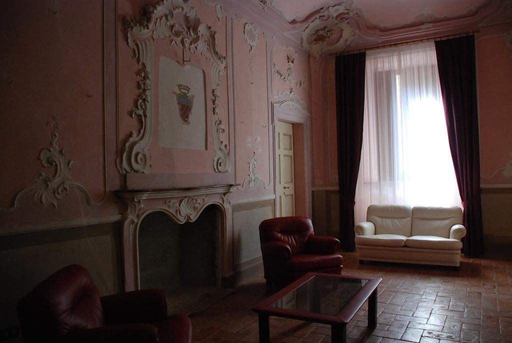 Palazzo Bonfranceschi Bed and Breakfast Belforte del Chienti Exteriör bild